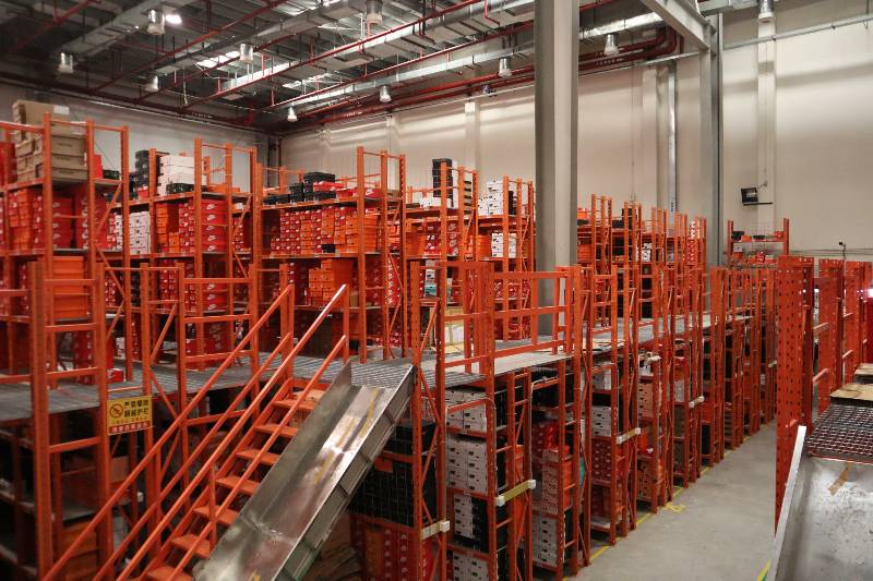 帶貨物滑梯的閣樓平臺貨架